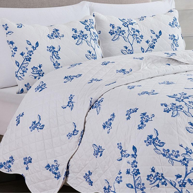 Great Bay Home Floral Reversible Quilt Set With Shams, 3 of 5