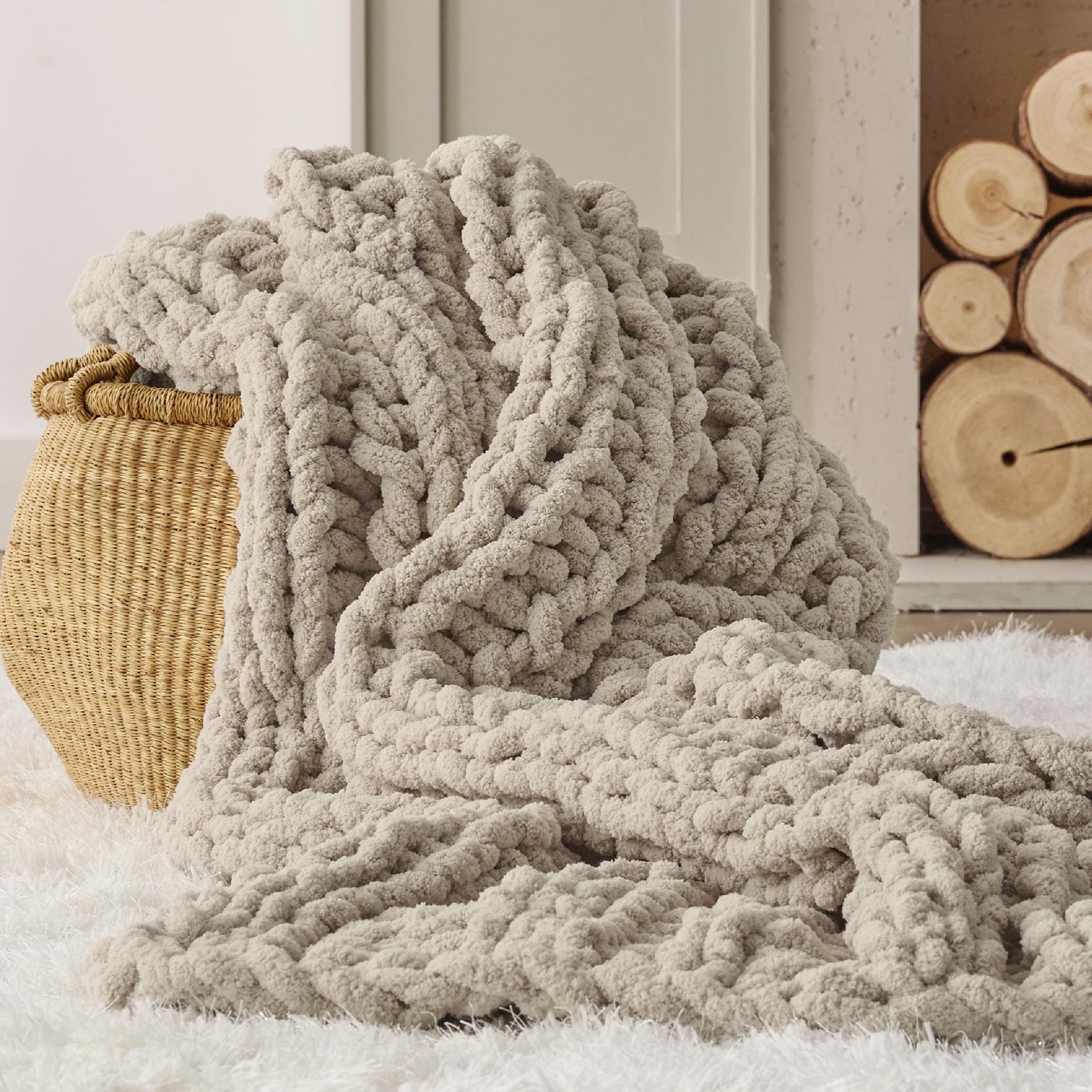 Bedsure Chunky Knit Throw Blanket-100% Hand-Knitted 5.06 lbs Chenille Blanket,Thick Soft for Couch Bed Living Room,Home Decor,50x60,Linen Beige