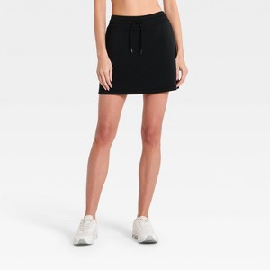 Falda short elegante y aireada para mujer - All In Motion™
