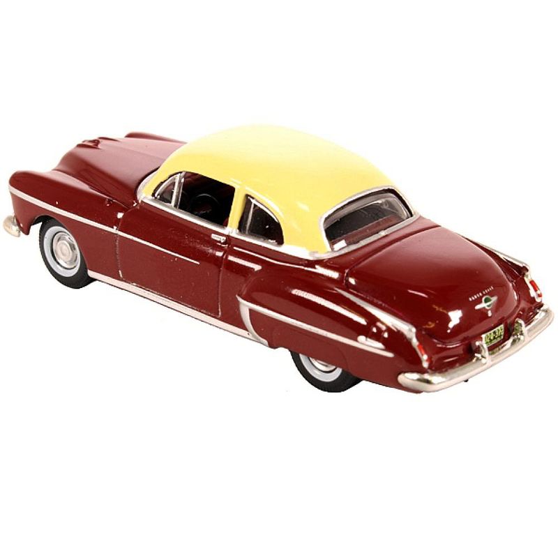 1950 Oldsmobile Rocket 88 Coupe Chariot Red with Canto Cream Top 1/87 (HO) Scale Diecast Model Car by Oxford Diecast, 3 of 4
