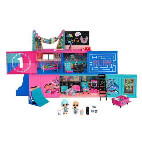 L.O.L. サプライズ! Fashion Show House Playset with 40+ Surprises