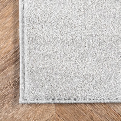 Black and White Serpent Design Synthetic Area Rug, 4' x 6'