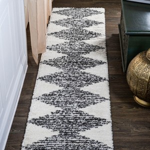 Elm Diamond Stripe Geometric Shag Indoor Area Rug - JONATHAN Y - 1 of 4