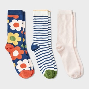 Women's Vintage Floral 3pk Crew Socks - A New Day™ Navy/Pink/White 4-10: Tagless, Smooth Toe Seams - 1 of 3
