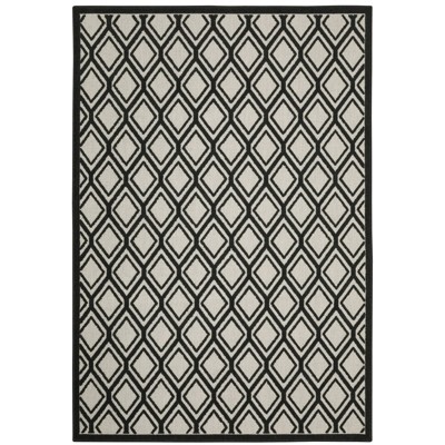 Oriental Weavers Torrey 4151G Light Grey/ Black Indoor/Outdoor Area Rug - 5'3" x 7'3"