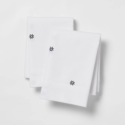 Standard Easy Care Printed Pillowcase Flower Dot - Room Essentials™