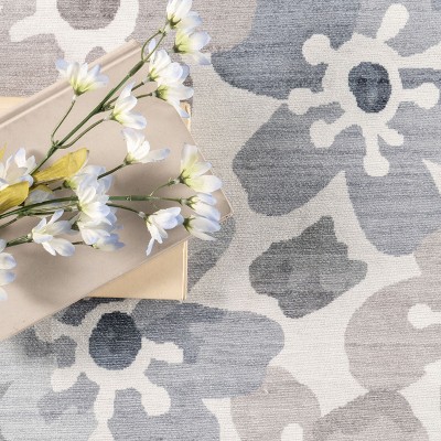Gray Floral Washable Stain-Resistant Synthetic Area Rug 4' x 6'