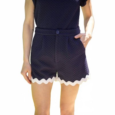 Women's Wavy Trim Hem Double Pocket Short - voy