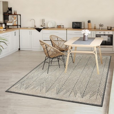 Gray Geometric Patterned Stain-Resistant Area Rug 2x3