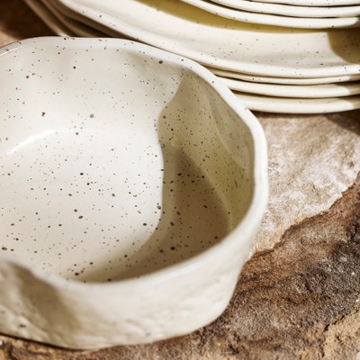 Atik Cream Speckled Ceramic 16-Piece Dinnerware Set, Service for 4
