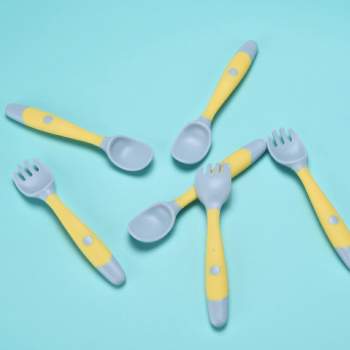Childlike Behavior Silicone Baby Utensils Spoons Forks Sets with Travel Case, Yellow
