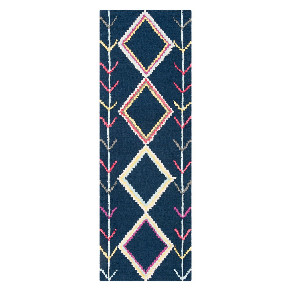 2'3inx7' Runner Geometric Tufted Navy - Safavieh