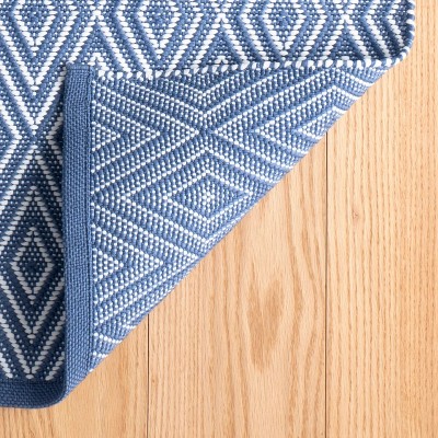 Diamond Denim and White 4' x 6' Handwoven Indoor/Outdoor Rug