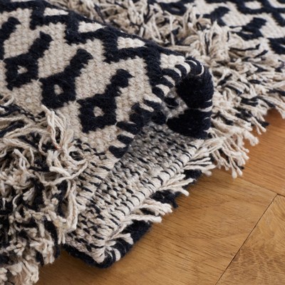 Handwoven Black and Ivory Wool-Cotton Blend Beach House Rug - 3x5 Feet