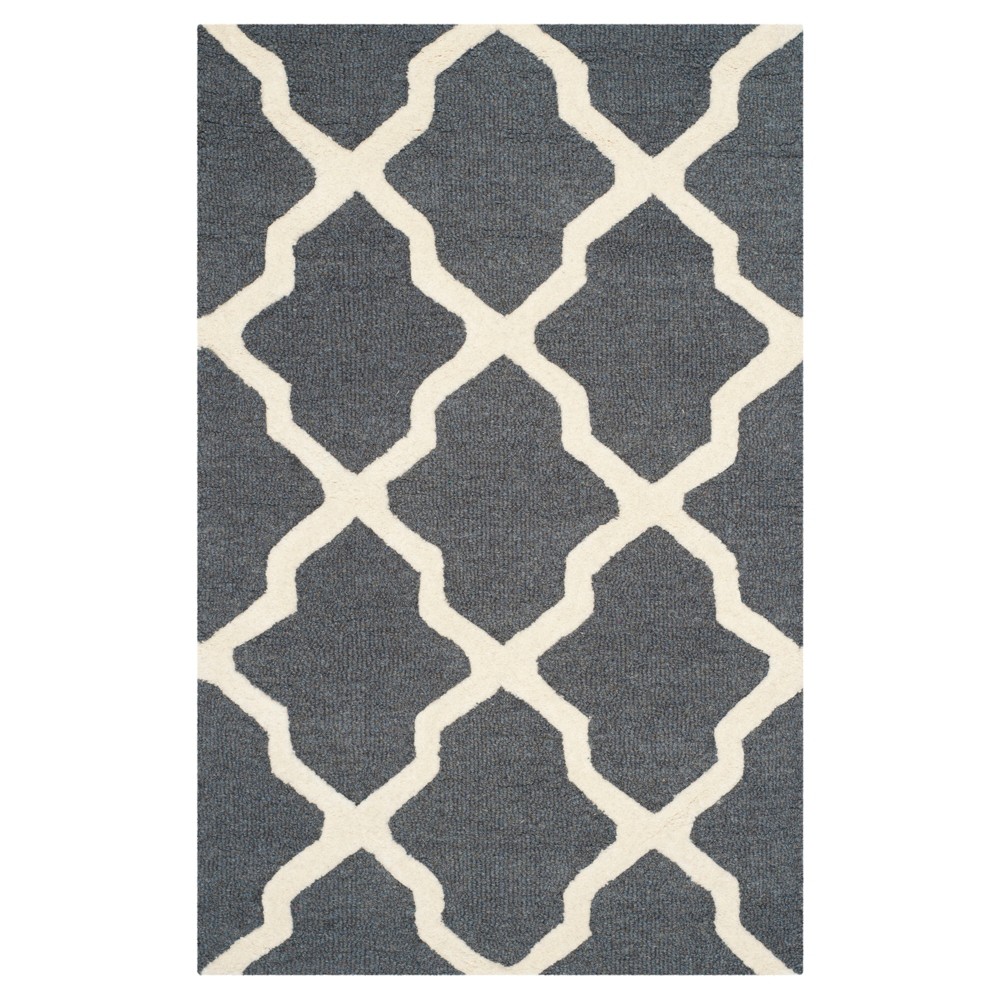 2'x3' Quatrefoil Design Accent Rug Dark Gray/Ivory - Safavieh