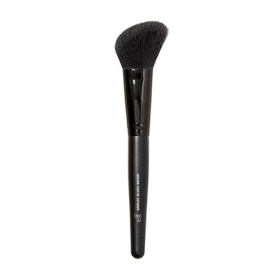 Angled blush brush - contour and shape your face