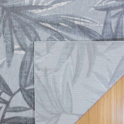 Fosel Gray and Ivory Synthetic 5' x 7' Outdoor Rug