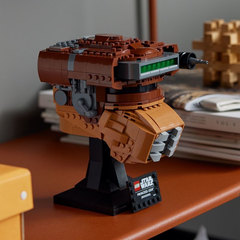 LEGO Star Wars Princess Leia (Boushh) Helmet Set 75351, 4 of 8