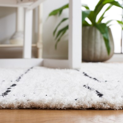 Casablanca 3' x 5' Ivory and Black Wool Shag Area Rug