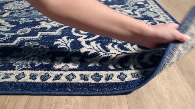 Harput 5'3" x 7'3" Red and Multi-Color Synthetic Area Rug