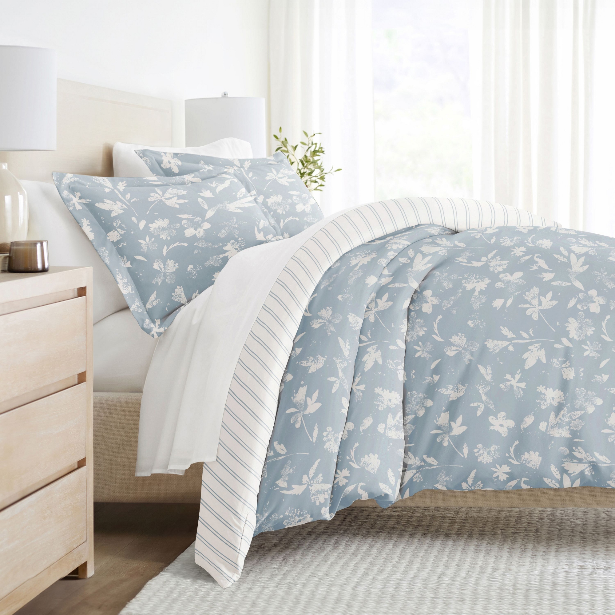 Soft Farmhouse Florals Premium 3PC Duvet Cover & Shams Set, Ultra Soft - Becky Cameron, Country Home / Light Blue, King/California King