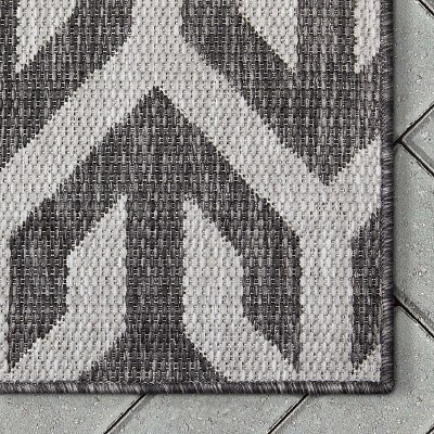 Gray and White Synthetic Flat Woven Reversible 5' x 7' Area Rug