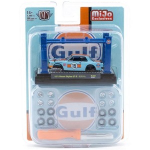 M2 Machines 1971 Nissan Skyline 2000 GT-R Gulf with 4 Post Lift and 2 extra set of  wheels Model Kit - 1 of 3