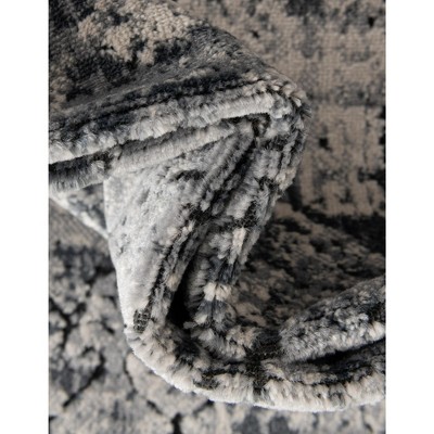 Gray Round Medallion Easy Care Stain-Resistant Rug