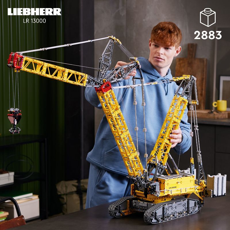 LEGO Technic Liebherr Crawler Crane LR 13000 Building Kit 42146, 3 of 8