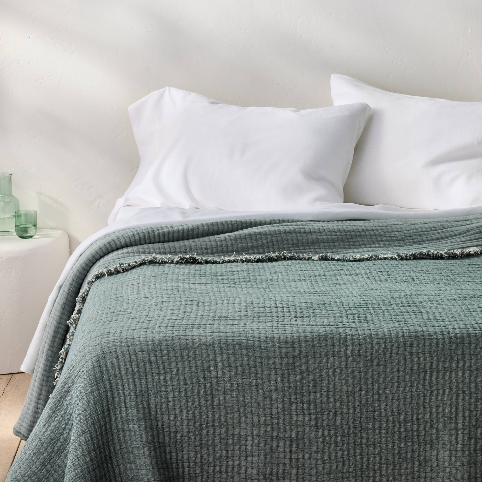 King Reversible Textured Cotton Chambray Coverlet Dark Teal Blue - Casaluna™