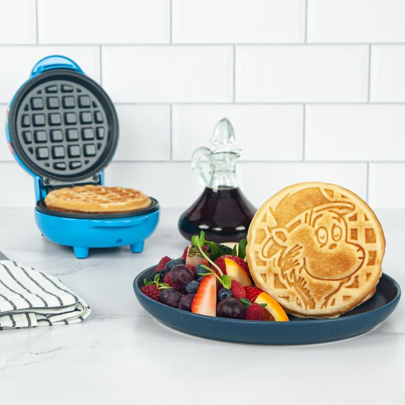 Uncanny Brands Cat In the Hat Mini Waffle Maker, 3 of 5