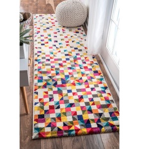 Nuloom Takisha Triangle Indoor Area Rug - 1 of 4
