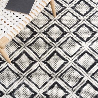 Elegant Ivory Wool Round Hand-Knotted Vermont Area Rug