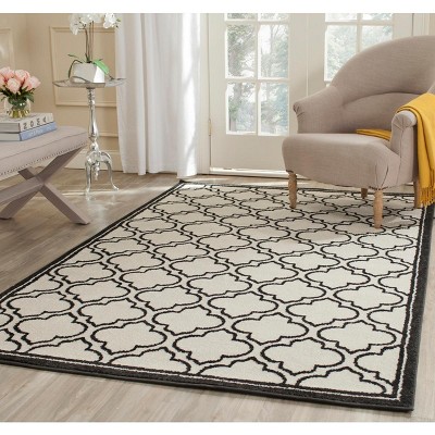 Ivory and Anthracite Geometric Patterned 4' x 6' Area Rug
