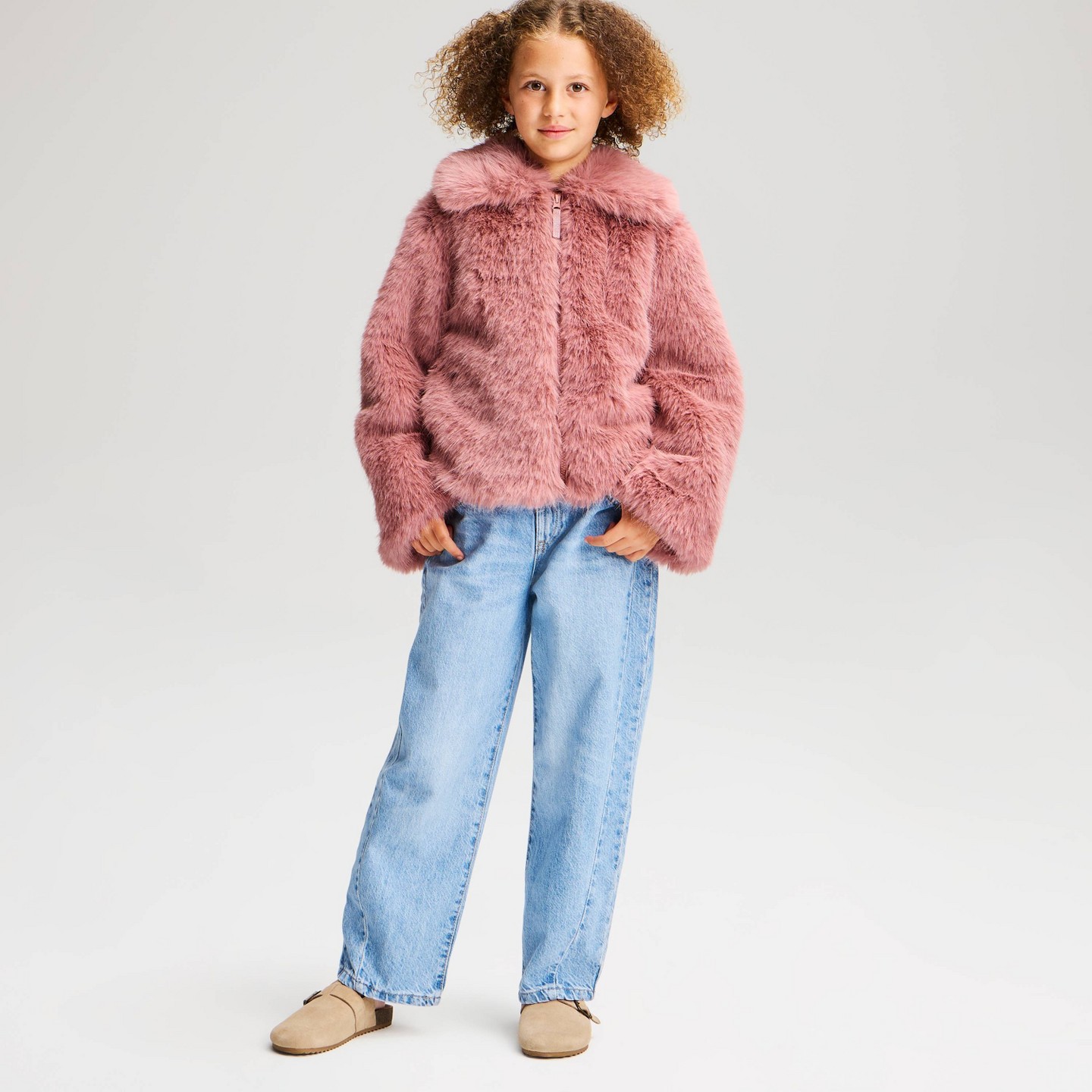 Пальто Cat & Jack Faux Fur Short Coat для девочек, цвет: Розовый — фото 1