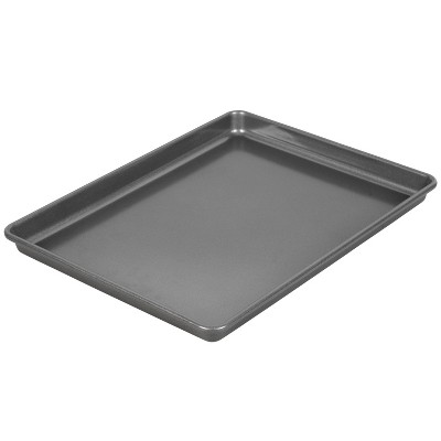 Wilton Ultra Bake Professional 12 x 16 Nonstick Large Baking Pan & 12 Plastic Cake Tray with Lid - Room Essentials™: BPA-Free Round Dessert & Bakery Tray, Dishwasher-Safe, Clear ( has an imperfection on plastic tray)