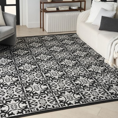 Black and White Geometric Synthetic 4' x 6' Washable Rug