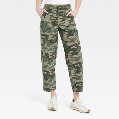 Women's Mid-Rise Barrel Leg Cargo Pants - Universal Thread™ Green Camo 16