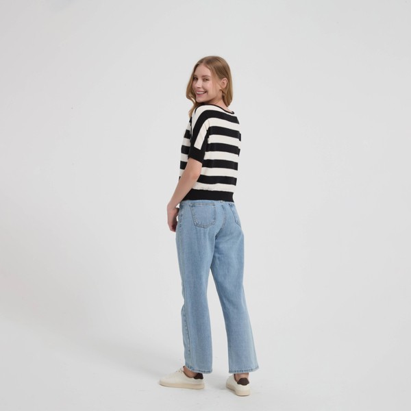 Playera de Manga Corta y Cuello Barco para Mujer - Universal Thread™ 2
