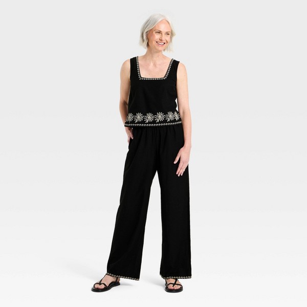 Pantalones de pierna recta con bordado y tiro medio, sin cierre - Universal Thread™ negro 3