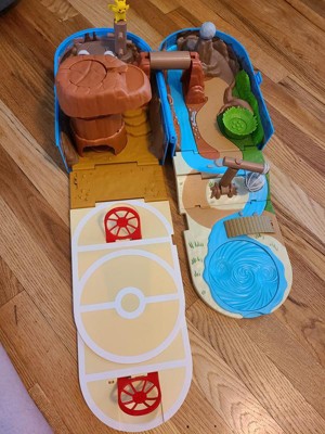 Pokémon Carry Case Playset, Feat. Different Locations Within One Playset,  with 2-Inch Pikachu Figure, Treetop Trap Door, Battle Area, Hidden Cave and