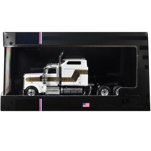 ダイキャストプロモーション 1/64 KENWORTH W900L 1995 Kenworth W900 Truck Tractor White with Black and Gold Stripes