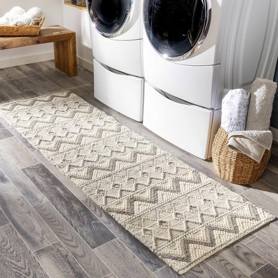 Whittington Gray and Cream Handwoven Wool 6' x 9' Bohemian Rug