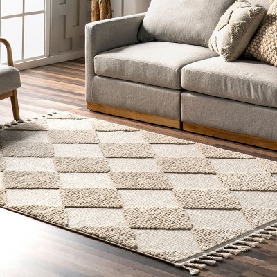 Beige Diamond Pattern Synthetic Area Rug with Tassels, 3' x 5'