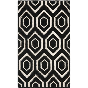 Dhurries DHU556 Hand Woven Flat Weave Indoor Rugs - Safavieh - 1 of 3