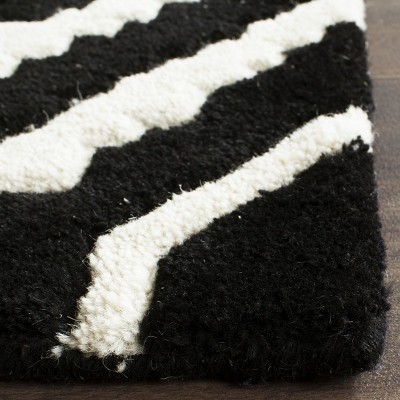Handmade Black and Ivory Wool Tufted 5' x 8' Area Rug