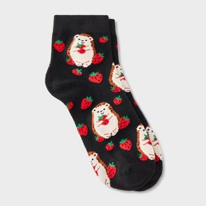 Women's Strawberry Patch Hedgehog Ankle Socks - Black 4-10 - 1 of 3
