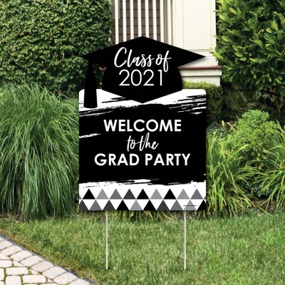 Big Dot of Happiness Black and White Grad - Best is Yet to Come - Party Decorations - Black and White 2021 Graduation Party Welcome Yard Sign