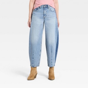 Jeans barrel fáciles de tiro alto con costura lateral para mujer - Universal Thread™ azul