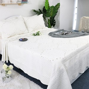 BAGOKIE 3-Piece Romantic Cream White Quilt Bedding Set - 1 of 1